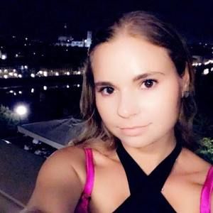 Meet your Posher, Dominique